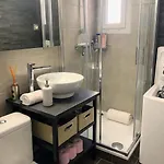Eureka Serenity 아파트 아그